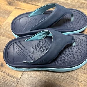 Vionic sandals. As new. Size 7.